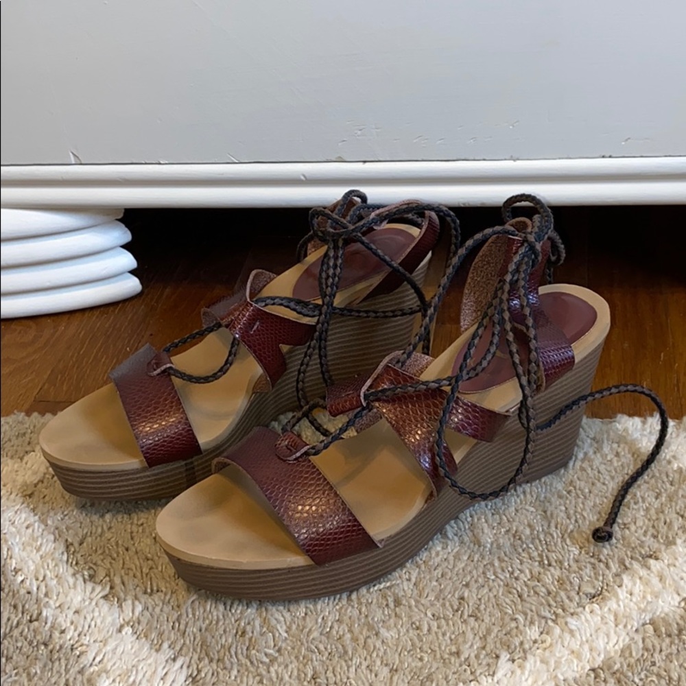 Groove Wedge Sandals